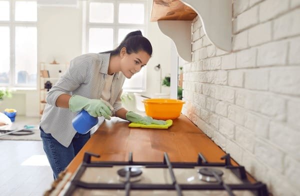 How Much to Charge for Residential Cleaning in Vancouver? Price Guide for Homeowners and Renters